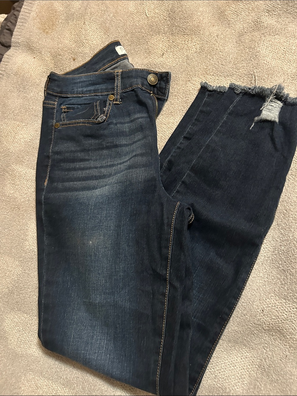 sofia by sofia vergara Dark Wash Frayed Hem Cropped Jeans